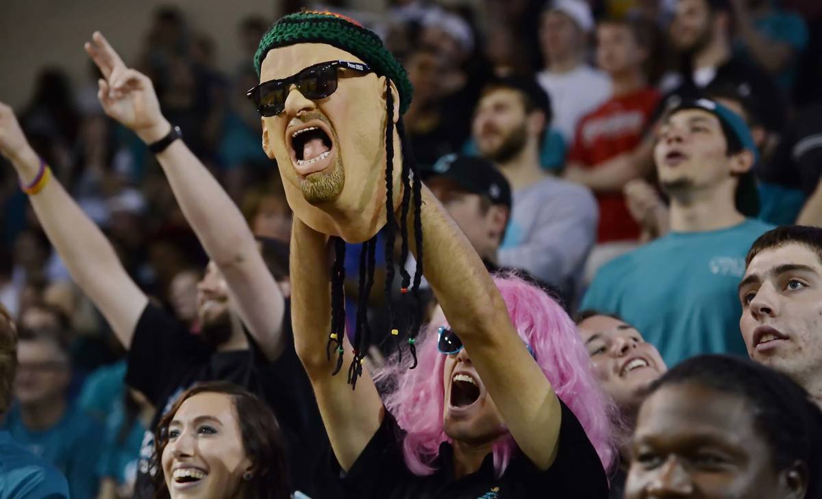 coastal-carolina-fans.jpg